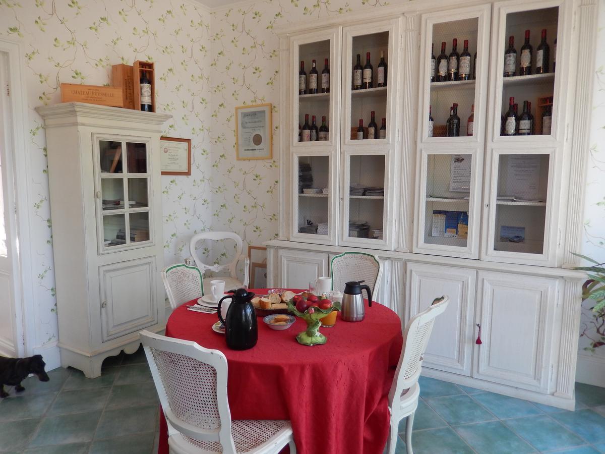 Chateau Rousselle Bed and Breakfast Saint-Ciers-de-Canesse Exterior foto