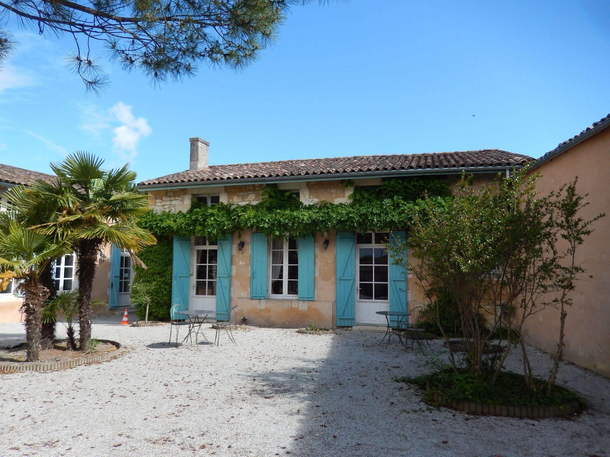 Chateau Rousselle Bed and Breakfast Saint-Ciers-de-Canesse Exterior foto