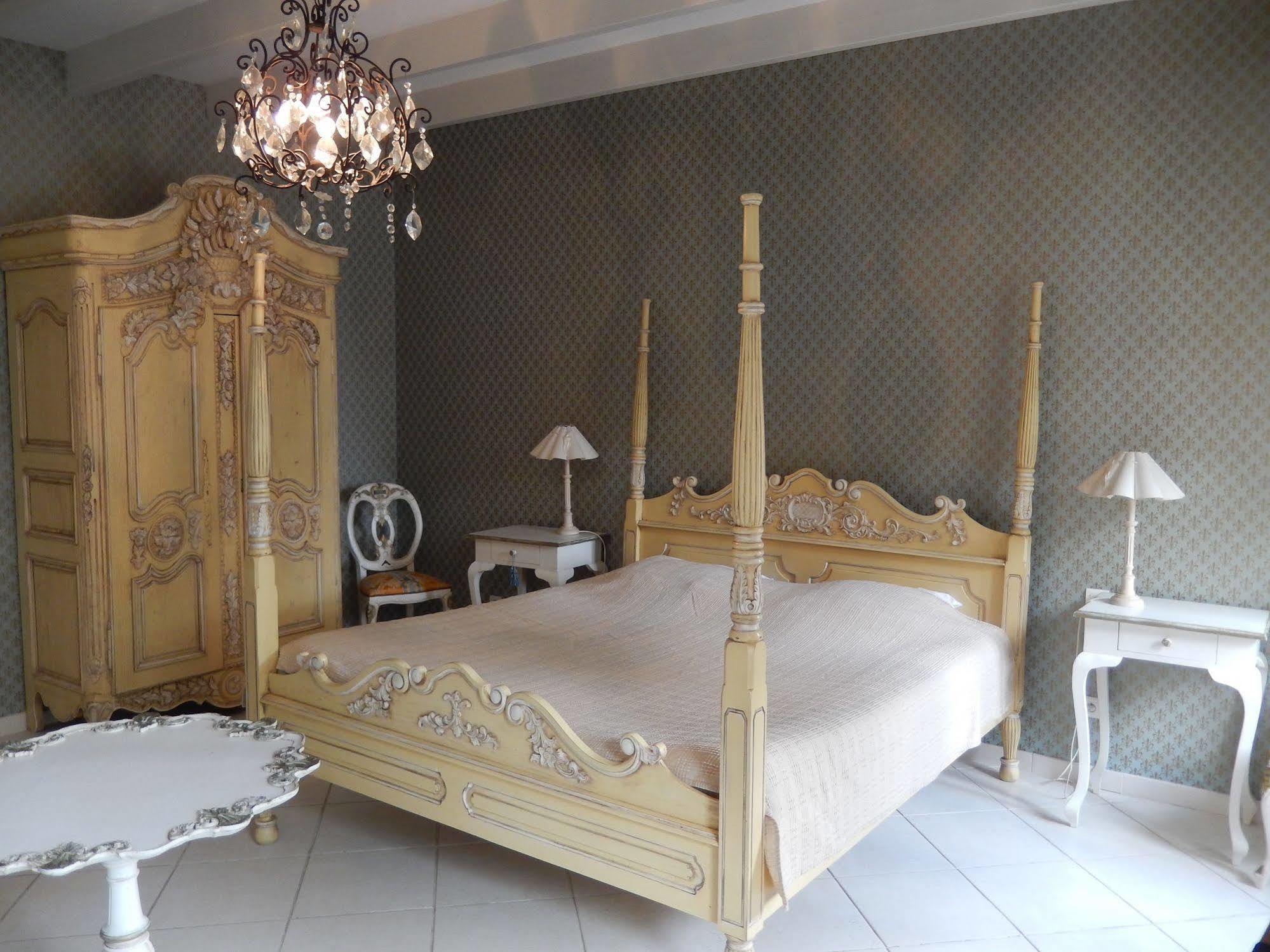 Chateau Rousselle Bed and Breakfast Saint-Ciers-de-Canesse Exterior foto