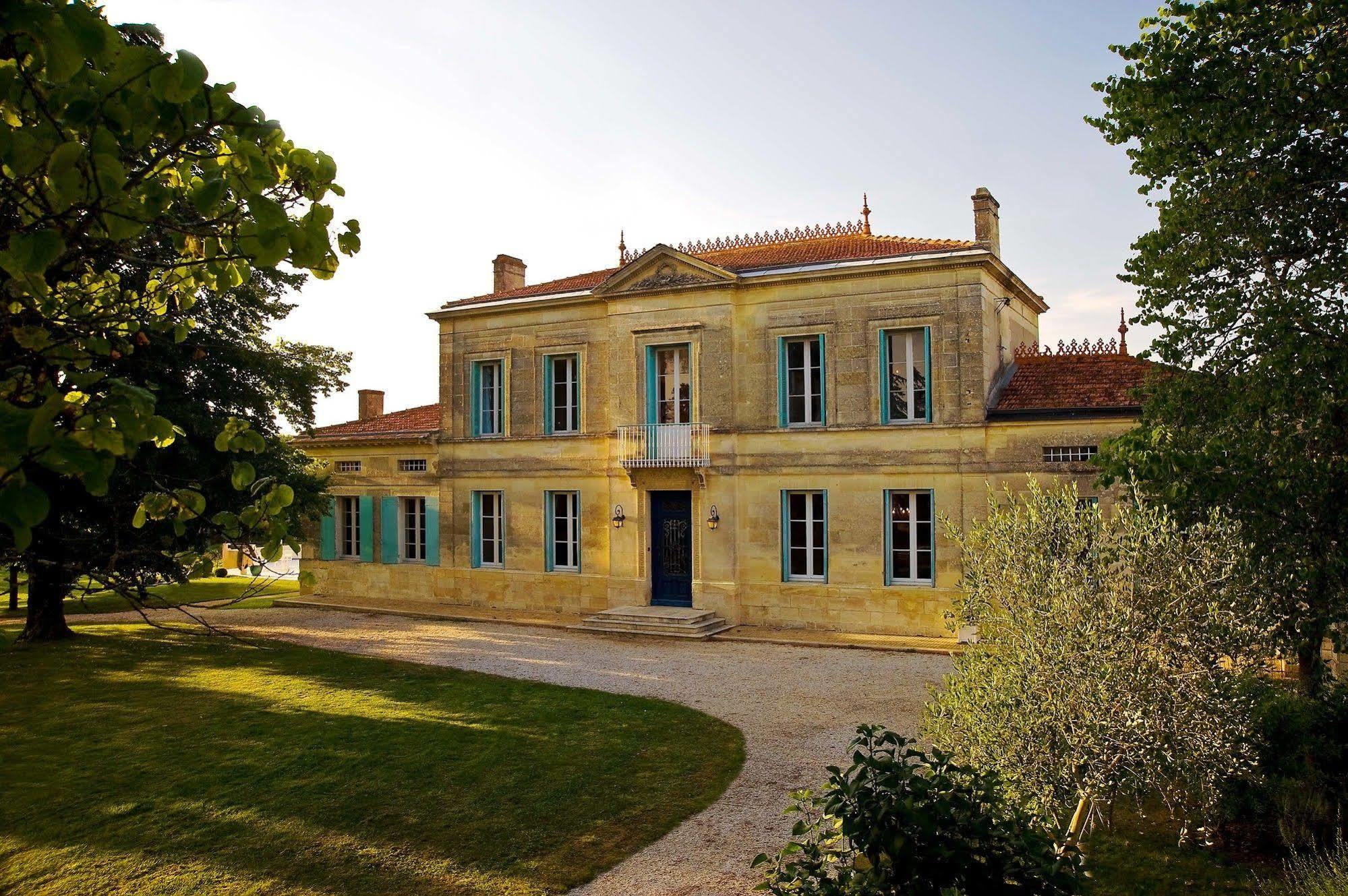Chateau Rousselle Bed and Breakfast Saint-Ciers-de-Canesse Exterior foto